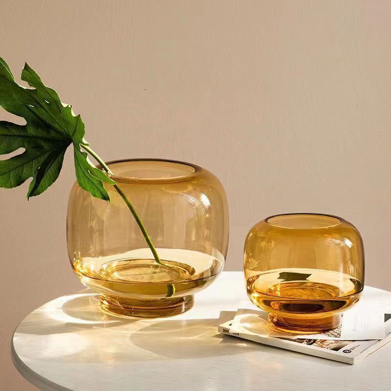 Büyük göbekli, Instagram'a layık yuvarlak vazo